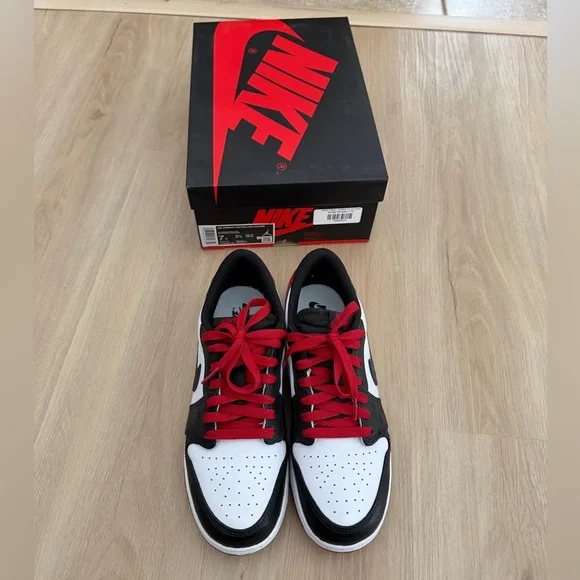 Nike Air Jordan 1 Retro Low OG "Black Toe" Size 7Y - Picture 3 of 10
